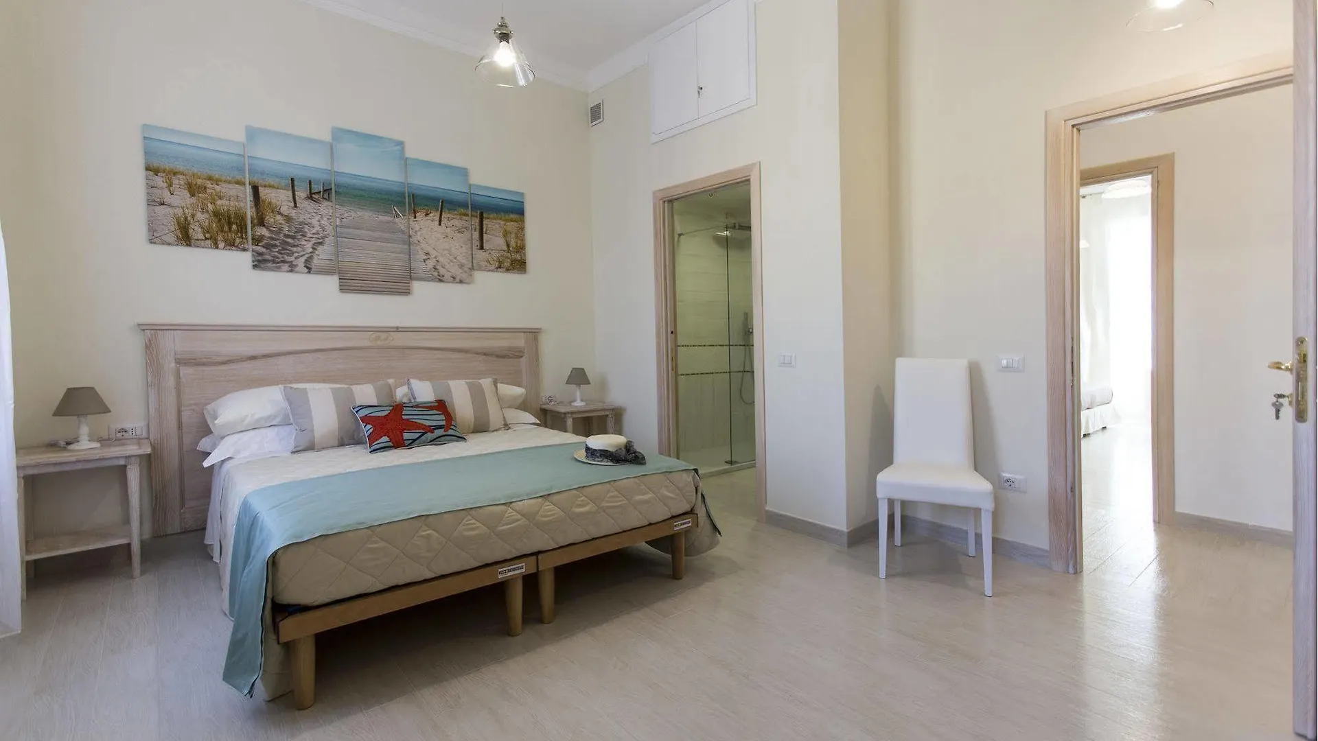 Brezza Marina Luxury Rooms カリアリ 2*,
